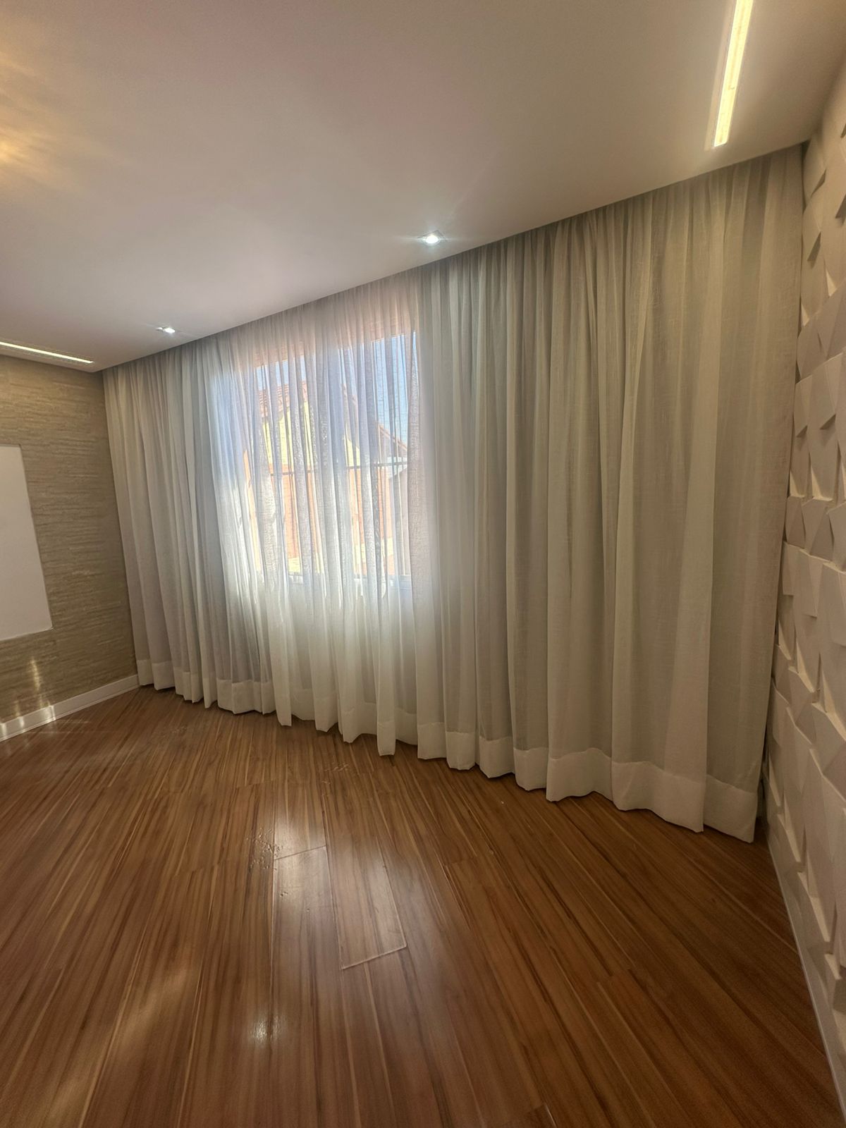 Cortina Gaze de Linho c/ Blackout 70% p/ trilho de 2,50m de largura.