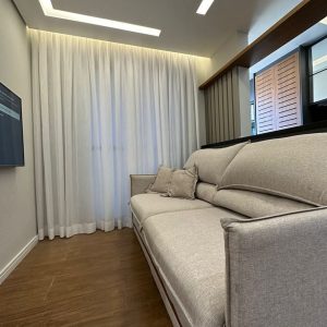 cortina voil liso c/blackout 70% p/trilho de 2,50m de largura.