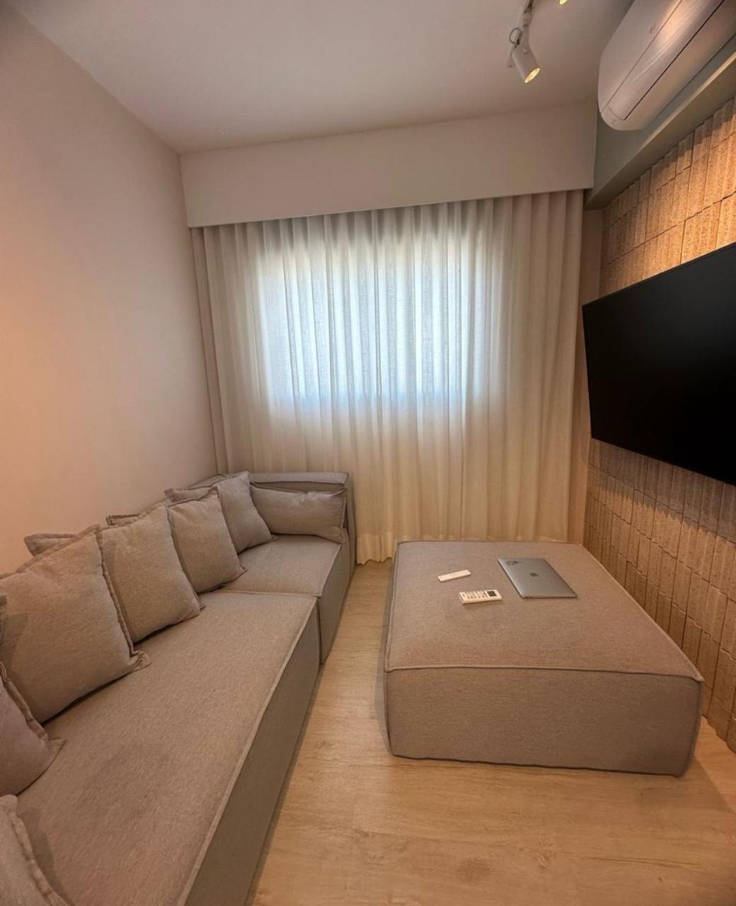 Cortina gaze de linho c/blackout 70% no modelo wave p/trilho 3,00m de largura.