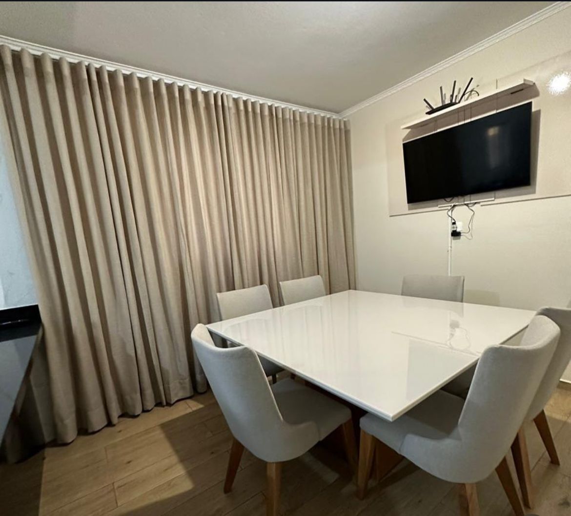 Cortina em voill liso c/blackout 100% no modelo wave com largura de 2,50m.